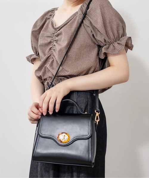 OLIVE des OLIVE（オリーブデオリーブ）の「【WEB限定】べっ甲ひねりショルダー（ショルダーバッグ・レディース・ブラック/ワインレッド/ダークブラウン/ダークベージュ・FREE）」の5枚目の写真