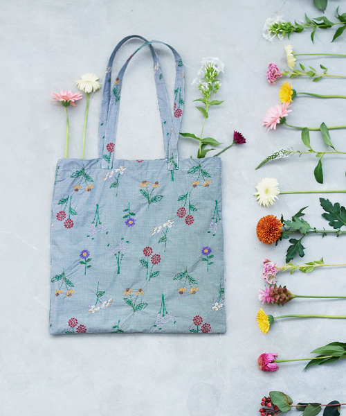 chambre de charme(シャンブルドゥシャーム)の「cdc お花図鑑刺繍 トートバッグ(トートバッグ・レディース・チェック・FREE)」の5枚目の写真