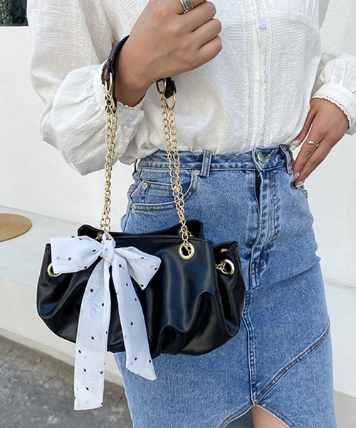 Anuenue（アヌエヌエ）の「スカーフ リボン付き ショルダーバッグ（ショルダーバッグ・レディース・ホワイト/ブラック/パープル・FREE）」の3枚目の写真