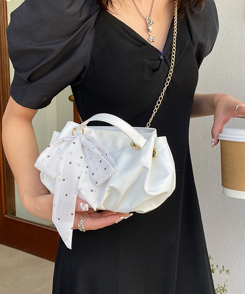 Anuenue（アヌエヌエ）の「スカーフ リボン付き ショルダーバッグ（ショルダーバッグ・レディース・ホワイト/ブラック/パープル・FREE）」の6枚目の写真