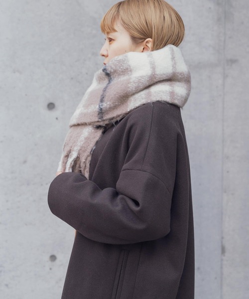 ITEMS URBANRESEARCH（アイテムズ アーバンリサーチ）の「リサイクルポリエステルブークレチェックストール（ストール/ショール・レディース・ベージュ/ブルー/ライトグレー/ブラック・ONE）」の5枚目の写真