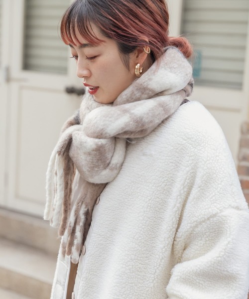 ITEMS URBANRESEARCH（アイテムズ アーバンリサーチ）の「リサイクルポリエステルブークレチェックストール（ストール/ショール・レディース・ベージュ/ブルー/ライトグレー/ブラック・ONE）」の7枚目の写真