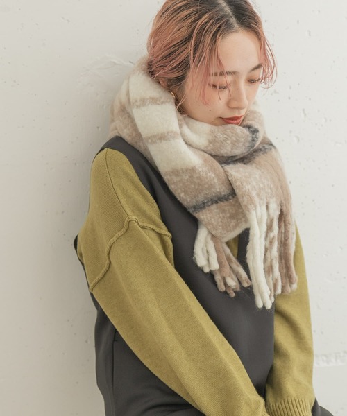 ITEMS URBANRESEARCH（アイテムズ アーバンリサーチ）の「リサイクルポリエステルブークレチェックストール（ストール/ショール・レディース・ベージュ/ブルー/ライトグレー/ブラック・ONE）」の10枚目の写真