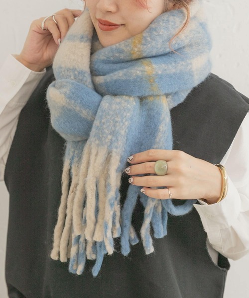 ITEMS URBANRESEARCH（アイテムズ アーバンリサーチ）の「リサイクルポリエステルブークレチェックストール（ストール/ショール・レディース・ベージュ/ブルー/ライトグレー/ブラック・ONE）」の12枚目の写真