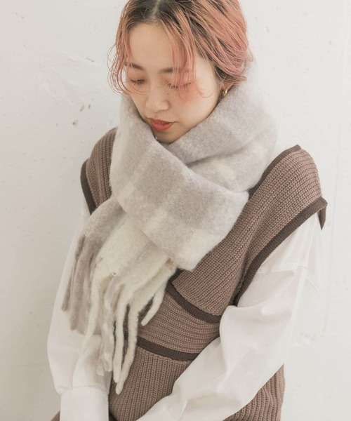 ITEMS URBANRESEARCH（アイテムズ アーバンリサーチ）の「リサイクルポリエステルブークレチェックストール（ストール/ショール・レディース・ベージュ/ブルー/ライトグレー/ブラック・ONE）」の15枚目の写真