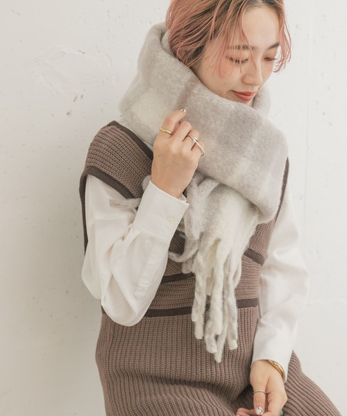 ITEMS URBANRESEARCH（アイテムズ アーバンリサーチ）の「リサイクルポリエステルブークレチェックストール（ストール/ショール・レディース・ベージュ/ブルー/ライトグレー/ブラック・ONE）」の16枚目の写真