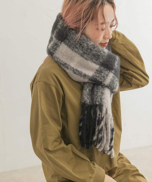 ITEMS URBANRESEARCH（アイテムズ アーバンリサーチ）の「リサイクルポリエステルブークレチェックストール（ストール/ショール・レディース・ベージュ/ブルー/ライトグレー/ブラック・ONE）」の21枚目の写真