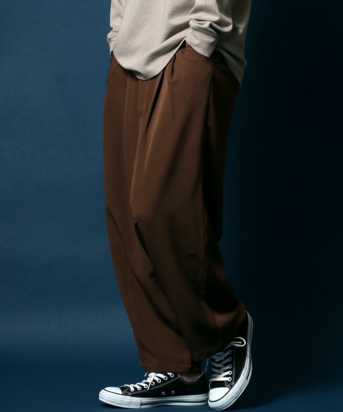 ANPAS（アンパス）の「Drape Wide Tuck Tapered Pants/ドレープ ワイドタックテーパードパンツ スラックス（スラックス・メンズ・ブルー/ブラック/ブラウン/キャメル・M/L）」の3枚目の写真