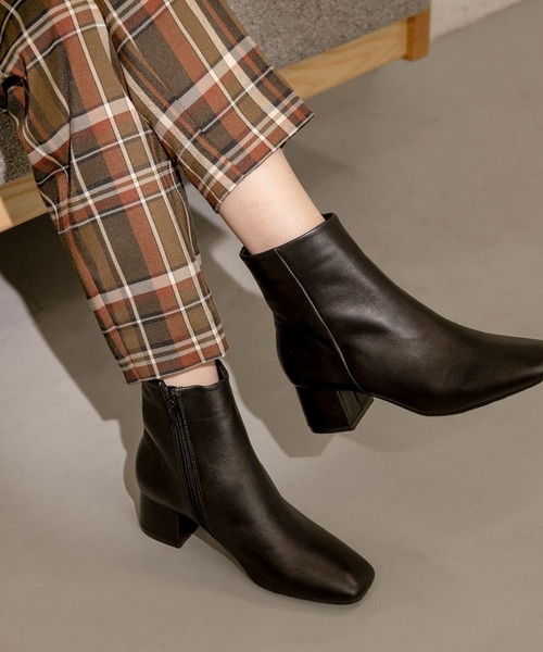 URBAN RESEARCH（アーバンリサーチ）の「レザーショートブーツ（ブーツ・レディース・チャコールグレー/ブラック・36/37/38）」の2枚目の写真