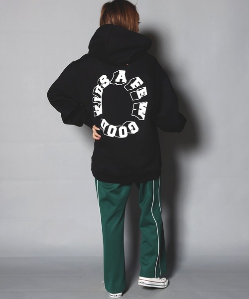 A FEW GOOD KIDS(ア フュー グッド キッズ)の「A FEW GOOD KIDS-サークルロゴ・プルパーカー(パーカー・レディース・ブラック/オレンジ/ホワイト・L/XL)」の15枚目の写真