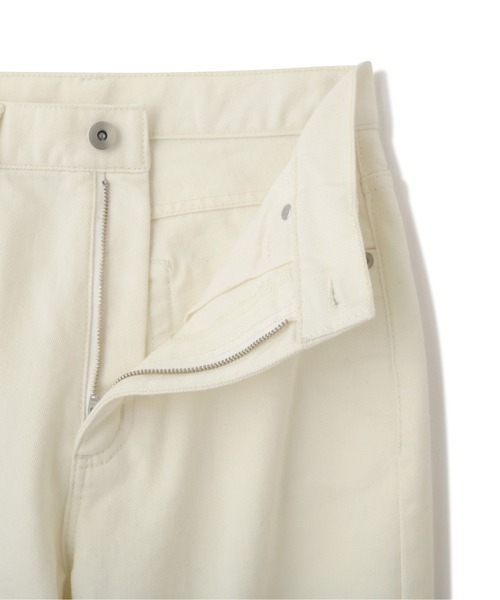 NATURAL BEAUTY BASIC（ナチュラルビューティーベーシック）の「デニムストレートパンツ（デニムパンツ・レディース・オフホワイト/ネイビー・X-SMALL/SMALL/MEDIUM）」の16枚目の写真