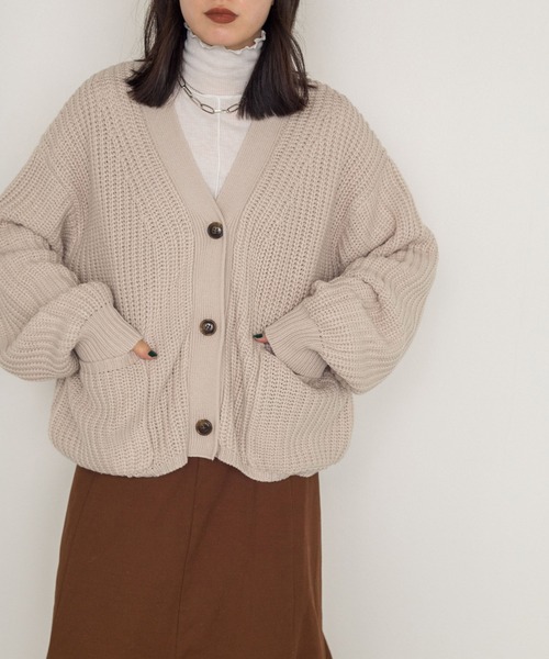 w closet（ダブルクローゼット）の「Vネックショート丈カーディガン