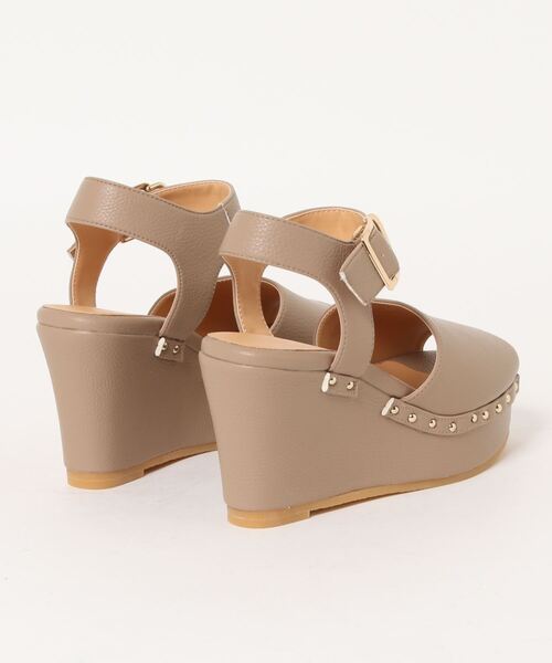 To b. by agnes b.（トゥービーバイアニエスベー）の「WP65 CHAUSSURES プラットフォームサンダル（サンダル・レディース・ベージュ・MEDIUM/LARGE/SMALL）」の5枚目の写真