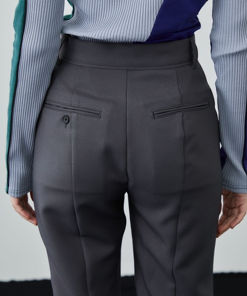 UNITED TOKYO(ユナイテッドトウキョウ)の「モジュレーションタックフレアーパンツ(その他パンツ・レディース・ブラック/グレー・1/2)」の15枚目の写真