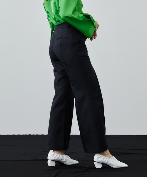 UNITED TOKYO(ユナイテッドトウキョウ)の「モジュレーションタックフレアーパンツ(その他パンツ・レディース・ブラック/グレー・1/2)」の21枚目の写真