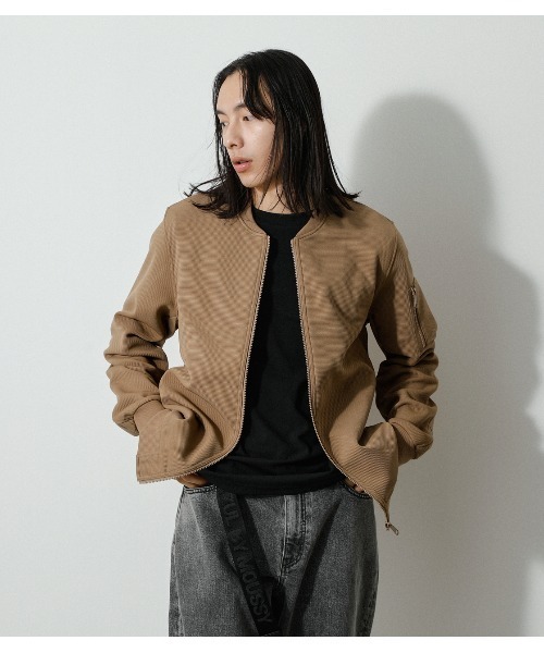 AZUL by moussy(アズールバイマウジー)の「MOVE FIT EASY MA-1/ムーブフィットイージーMA‐1(MA-1・メンズ・ベージュ/ブラック・LARGE/MEDIUM)」の1枚目の写真