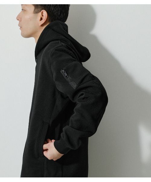 AZUL by moussy(アズールバイマウジー)の「MOVE FIT EASY MA-1/ムーブフィットイージーMA‐1(MA-1・メンズ・ベージュ/ブラック・LARGE/MEDIUM)」の4枚目の写真