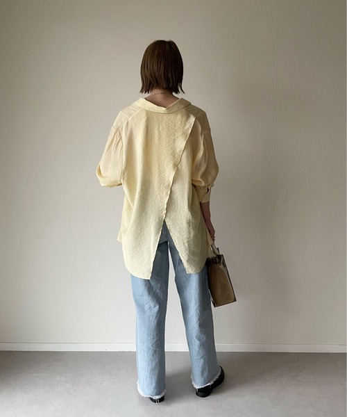 y/m by misato（イムバイミサト）の「シアーバッククロスシャツ（シャツ/ブラウス・レディース・ライトイエロー/オフホワイト・FREE）」の6枚目の写真