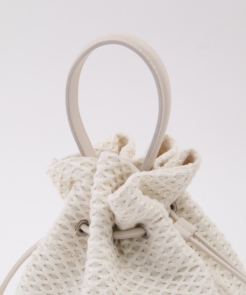 ROPE'(ロペ)の「NOVATEX/ドローストリング2WAY巾着バッグ(ショルダーバッグ・レディース・ホワイト/ベージュ・FREE)」の9枚目の写真