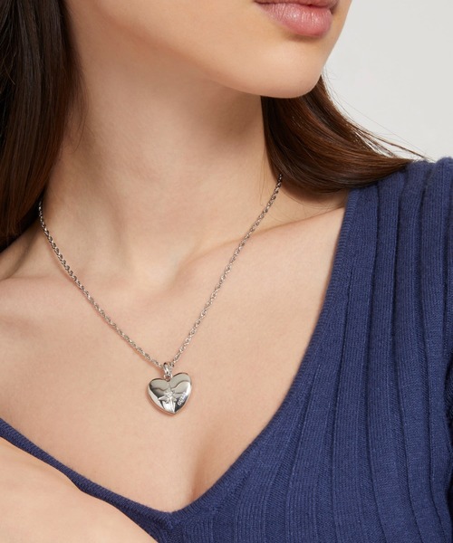 Guess（ゲス）の「TALISMANIA Heart Charm Necklace（ネックレス・レディース・シルバー/ゴールド・ONE SIZE）」の2枚目の写真