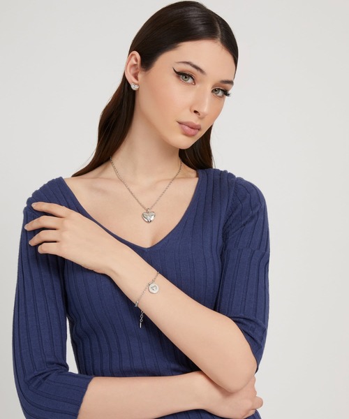 Guess（ゲス）の「TALISMANIA Heart Charm Necklace（ネックレス・レディース・シルバー/ゴールド・ONE SIZE）」の6枚目の写真