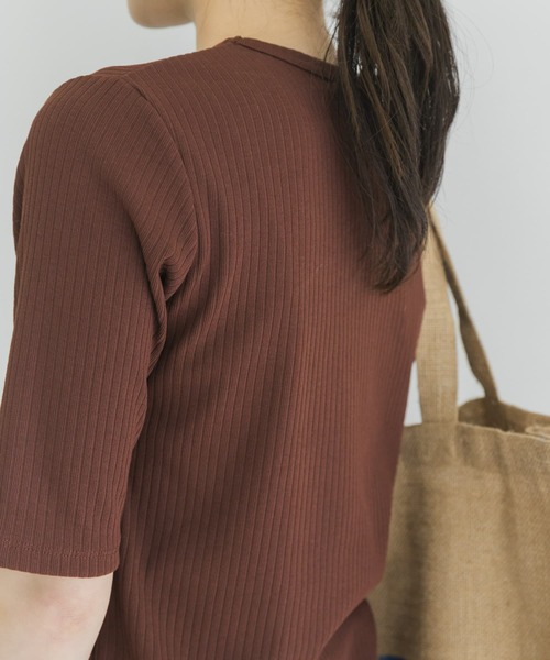 URBAN RESEARCH（アーバンリサーチ）の「『UR TECH ひやサラクール』AIR DRY 5分袖カットソー（Tシャツ/カットソー・レディース・ブラウン/ホワイト/ブラック/グリーン/グレー系その他/カーキ・FREE）」の7枚目の写真