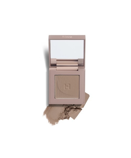 hince（ヒンス）の「ニューデップスアイシャドウ（アイシャドウ・レディース・ビルド・オン/アリュール・イン・モーション/インスパイア/イニシャル/リフレクション/オネスティ/アンフレーム/センシブル/ビー・マイ・アリュール/イン・ミッドサマー/アット・ザ・モーメント/オーセンティック・FREE）」の2枚目の写真