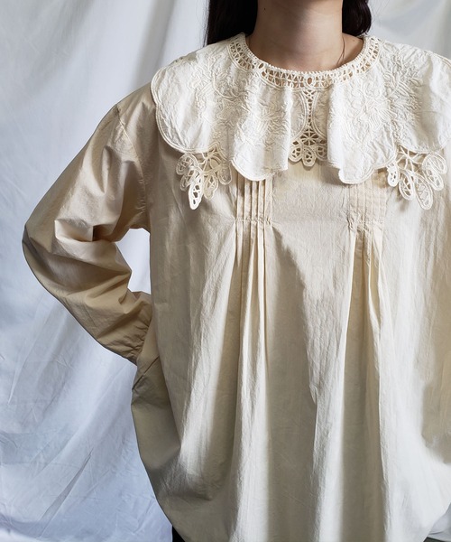 me+em select(ミームセレクト)の「刺繍かぎ編みレース襟タックブラウス(シャツ/ブラウス・レディース・ホワイト/ベージュ/ピンク・FREE)」の18枚目の写真