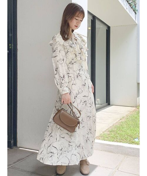 dazzlin（ダズリン）の「ラッフルカラーリボンセミフレア
