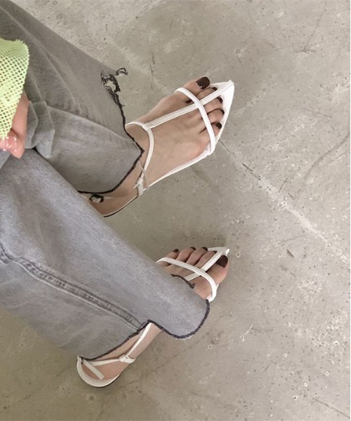 La-gemme(ラジェム)の「ポインテッドトゥTストラップサンダル(サンダル・レディース・ホワイト/ブラック/レッド/シルバー・38/39/35/36/37)」の15枚目の写真