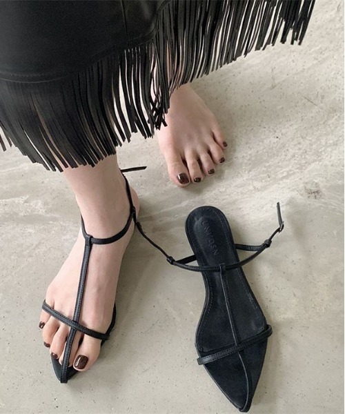 La-gemme(ラジェム)の「ポインテッドトゥTストラップサンダル(サンダル・レディース・ホワイト/ブラック/レッド/シルバー・38/39/35/36/37)」の20枚目の写真