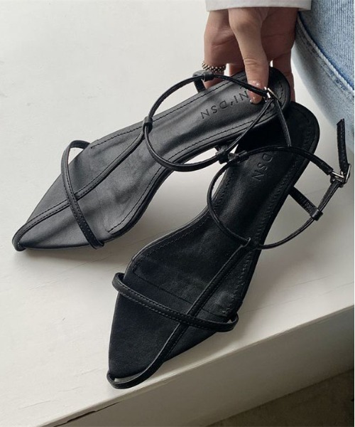 La-gemme(ラジェム)の「ポインテッドトゥTストラップサンダル(サンダル・レディース・ホワイト/ブラック/レッド/シルバー・38/39/35/36/37)」の7枚目の写真