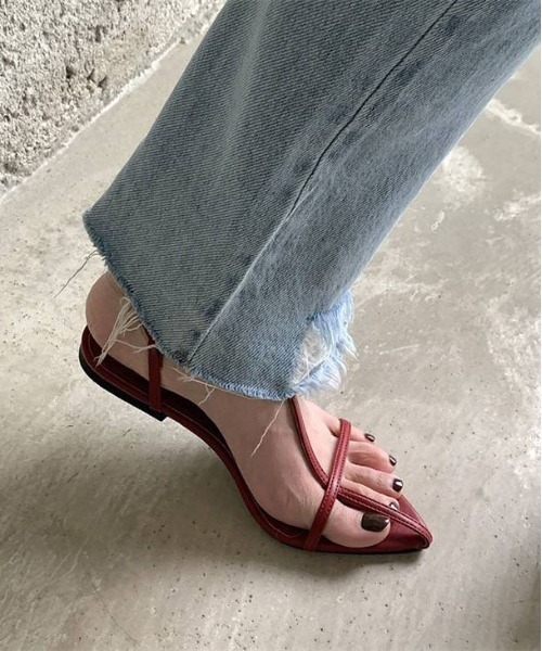 La-gemme(ラジェム)の「ポインテッドトゥTストラップサンダル(サンダル・レディース・ホワイト/ブラック/レッド/シルバー・38/39/35/36/37)」の16枚目の写真