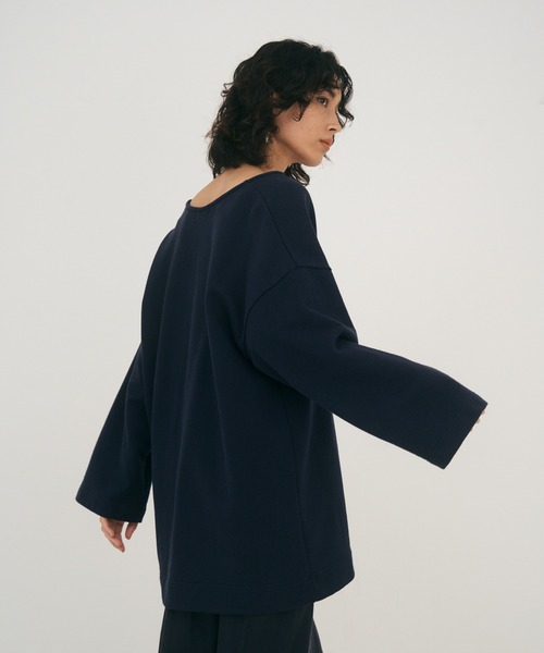 OUTERSUNSET(アウターサンセット)の「v-neck oversize sweatshirt(スウェット・レディース・ベージュ/ネイビー・FREE)」の5枚目の写真