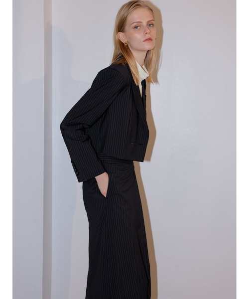TONAL（トーナル）の「ピンストライプクロップドジャケット