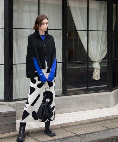 VACANCY(ヴァカンシー)の「ヌメラルアートニットスカート/ナロースカート(スカート・レディース・ネイビー/ホワイト・FREE)」の8枚目の写真