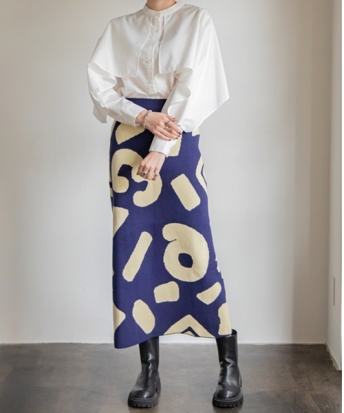 VACANCY(ヴァカンシー)の「ヌメラルアートニットスカート/ナロースカート(スカート・レディース・ネイビー/ホワイト・FREE)」の12枚目の写真