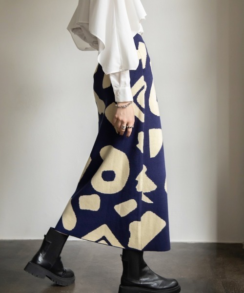 VACANCY(ヴァカンシー)の「ヌメラルアートニットスカート/ナロースカート(スカート・レディース・ネイビー/ホワイト・FREE)」の10枚目の写真