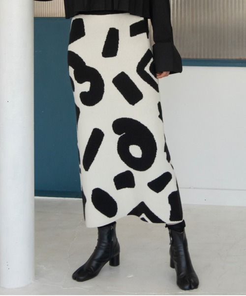 VACANCY(ヴァカンシー)の「ヌメラルアートニットスカート/ナロースカート(スカート・レディース・ネイビー/ホワイト・FREE)」の17枚目の写真