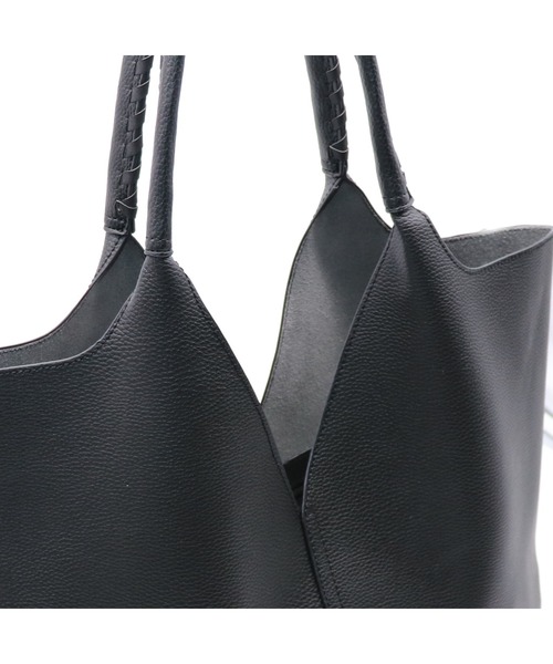 GUSCIO(グッシオ)の「【グッシオベーシック】センター切り替えVカットトートバッグ(トートバッグ・レディース・ブラック/グレー/カーキ/グレイッシュベージュ/アイボリー/ダークグレー・FREE)」の13枚目の写真