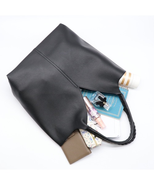 GUSCIO(グッシオ)の「【グッシオベーシック】センター切り替えVカットトートバッグ(トートバッグ・レディース・ブラック/グレー/カーキ/グレイッシュベージュ/アイボリー/ダークグレー・FREE)」の12枚目の写真