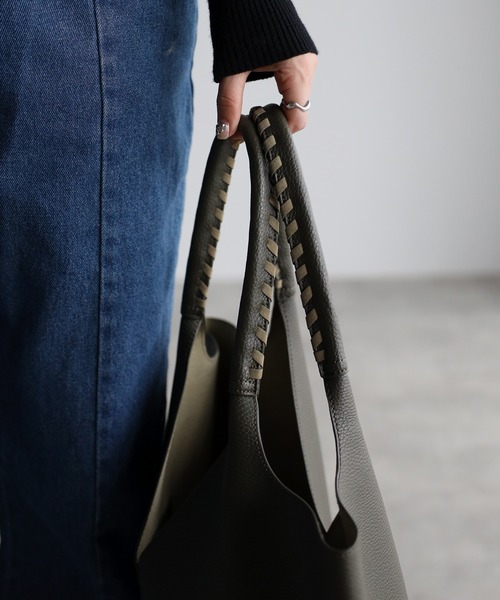 GUSCIO(グッシオ)の「【グッシオベーシック】センター切り替えVカットトートバッグ(トートバッグ・レディース・ブラック/グレー/カーキ/グレイッシュベージュ/アイボリー/ダークグレー・FREE)」の17枚目の写真