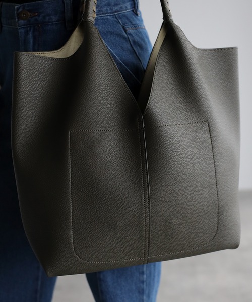 GUSCIO(グッシオ)の「【グッシオベーシック】センター切り替えVカットトートバッグ(トートバッグ・レディース・ブラック/グレー/カーキ/グレイッシュベージュ/アイボリー/ダークグレー・FREE)」の19枚目の写真