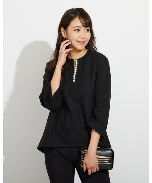 SMILE ORCHID(スマイルオーキッド)の「パール付きキーネック厚手ブラウス&テーパードパンツ2点セットアップ(スーツセット・レディース・ブラック/ネイビー/アイボリー・M/L)」の11枚目の写真