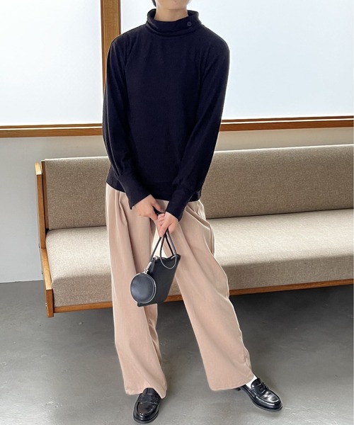 Amourire（アムリール）の「テレコハイネックプルオーバー（Tシャツ/カットソー・レディース・ベージュ/グリーン/ブラウン/ブラック・M/L）」の20枚目の写真