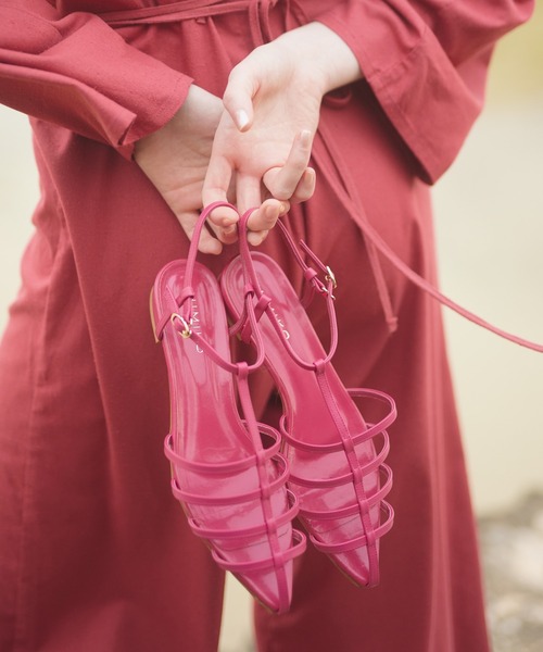 HIMIKO（ヒミコ）の「【Made in Japan】ローヒールストラップサンダル/631202（サンダル・レディース・ゴールド/ブラック/ピンク・22.0cm/23.0cm/24.5cm/22.5cm/24.0cm/23.5cm/25.0cm/25.5cm/21.5cm/26.0cm）」の2枚目の写真