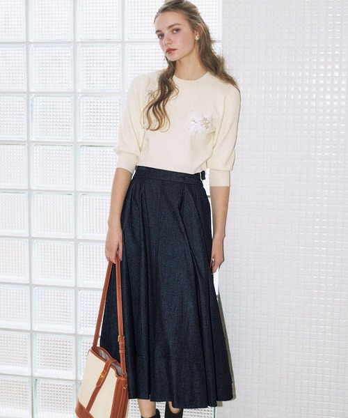 NOELA(ノエラ)の「デニムフレアスカート(スカート・レディース・インディゴブルー/ダークインディゴブルー/ブラック・M/S)」の2枚目の写真