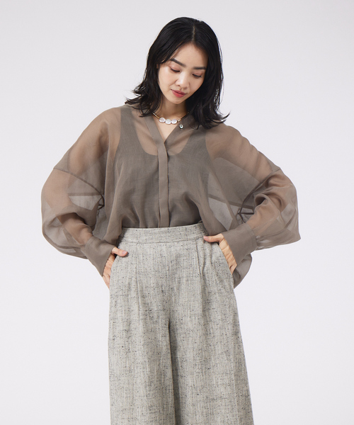 qualite（カリテ）の「ソフトオーガンジードロップシアーシャツ（シャツ/ブラウス・レディース・オフホワイト/グレイッシュブルー/モカ/オレンジ系その他/ライトグレー/ネイビー・フリー）」の4枚目の写真