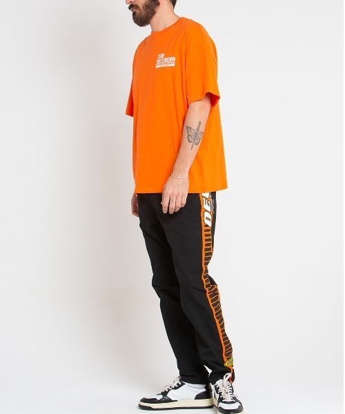 DEUS EX MACHINA（デウスエクスマキナ）の「TEAM DEUS TEE（Tシャツ/カットソー・メンズ・ブラック/オレンジ・MEDIUM/LARGE/SMALL/X-SMALL）」の15枚目の写真