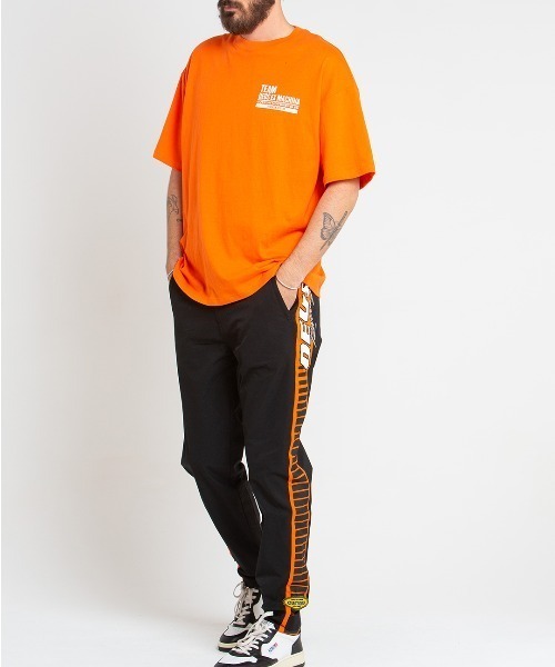 DEUS EX MACHINA（デウスエクスマキナ）の「TEAM DEUS TEE（Tシャツ/カットソー・メンズ・ブラック/オレンジ・MEDIUM/LARGE/SMALL/X-SMALL）」の14枚目の写真